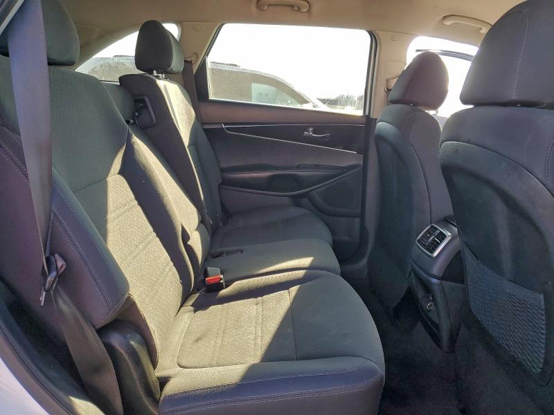 Фото 11 - KIA SORENTO