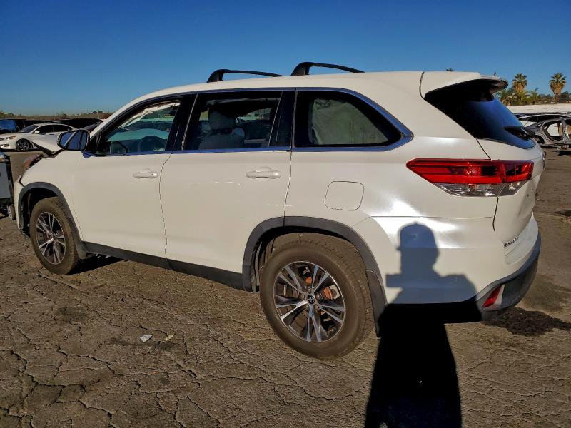 Фото 2 - TOYOTA HIGHLANDER