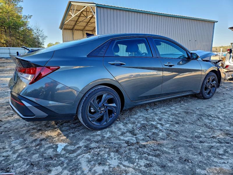 Фото 3 - HYUNDAI ELANTRA