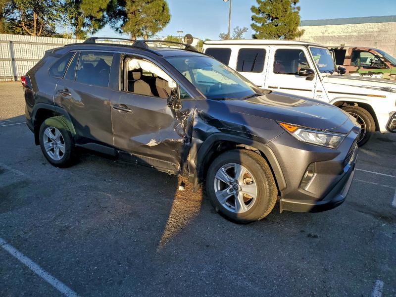 Фото 4 - TOYOTA RAV4