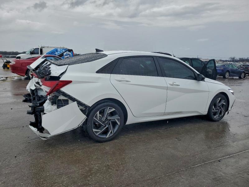 Фото 3 - HYUNDAI ELANTRA