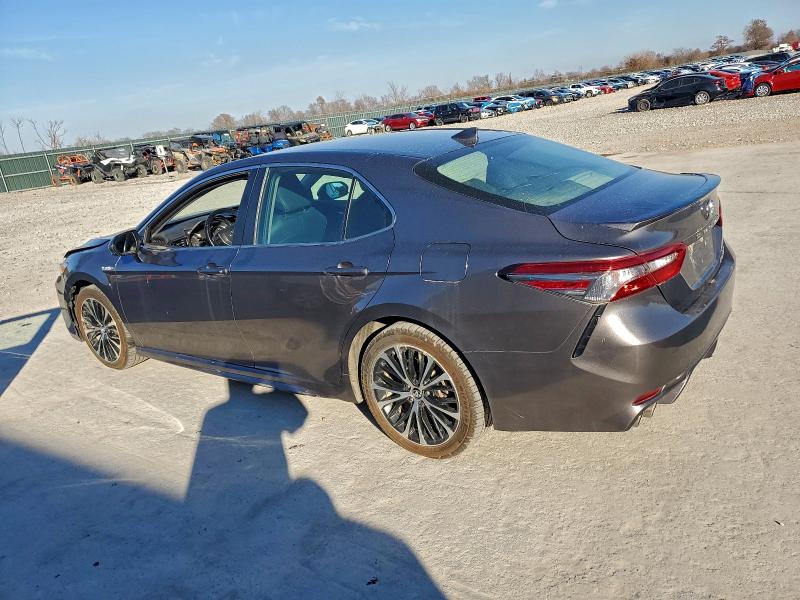 Фото 2 - TOYOTA CAMRY