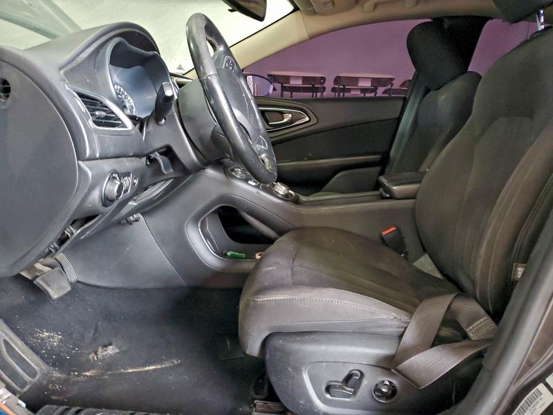 Фото 7 - CHRYSLER 200