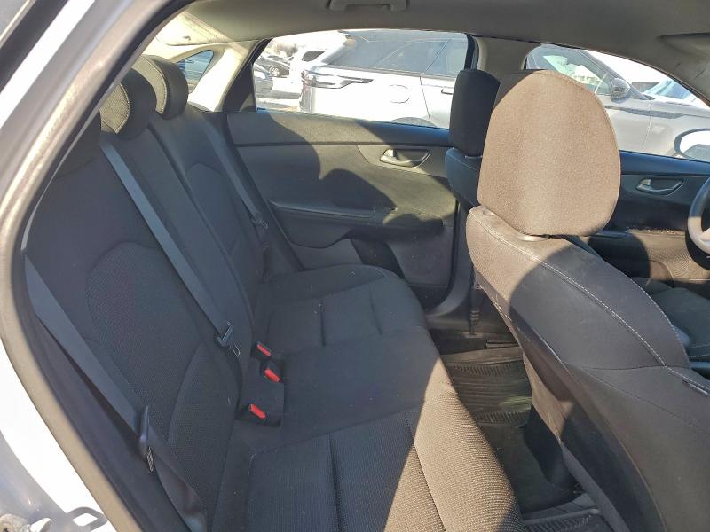 Фото 10 - KIA FORTE