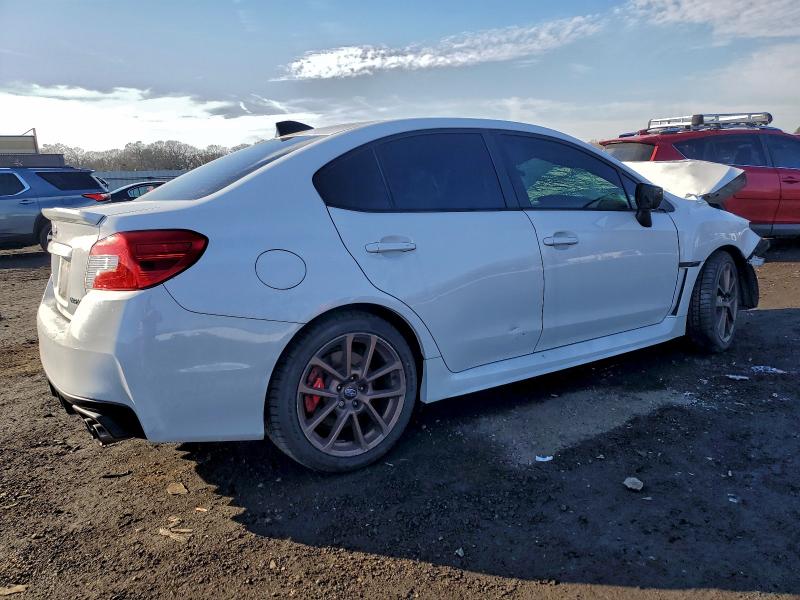 Фото 3 - SUBARU WRX