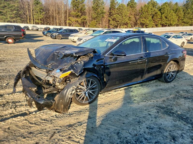 Фото 1 - TOYOTA CAMRY