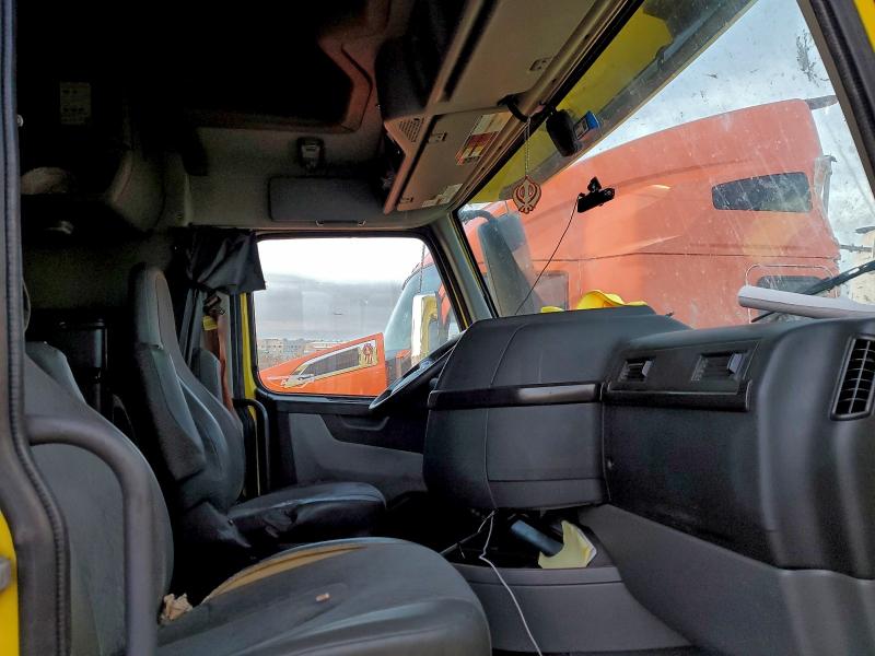 Фото 5 - VOLVO VN