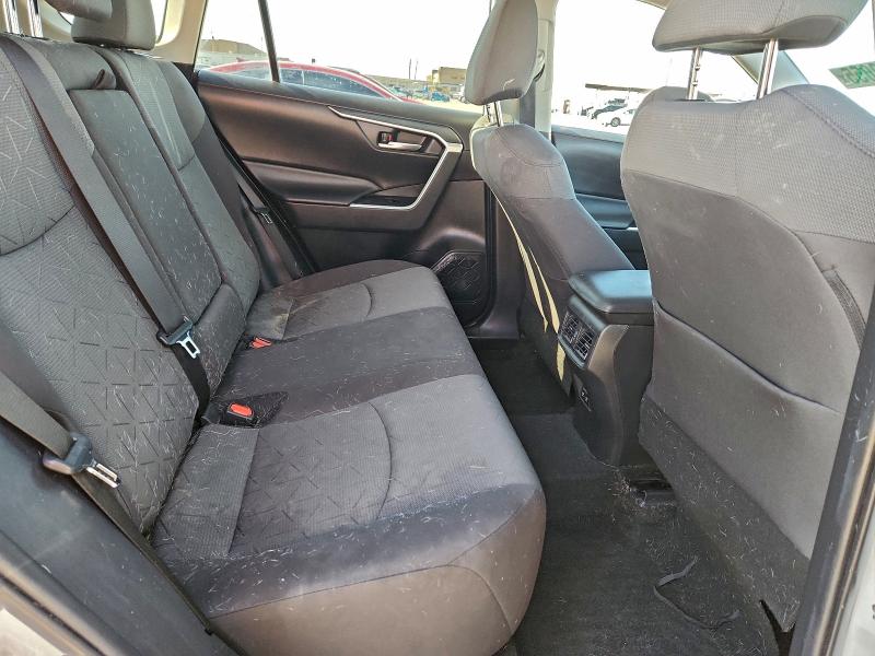 Фото 10 - TOYOTA RAV4