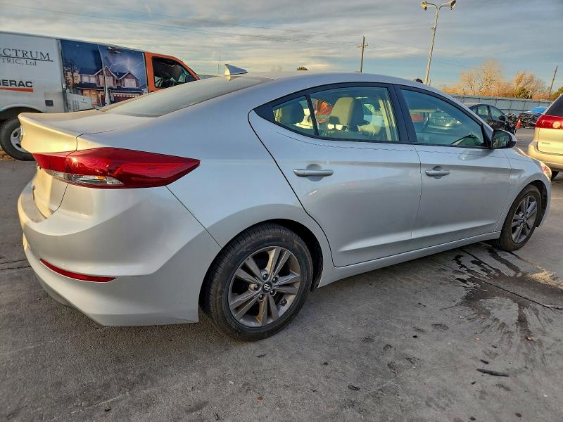 Фото 3 - HYUNDAI ELANTRA