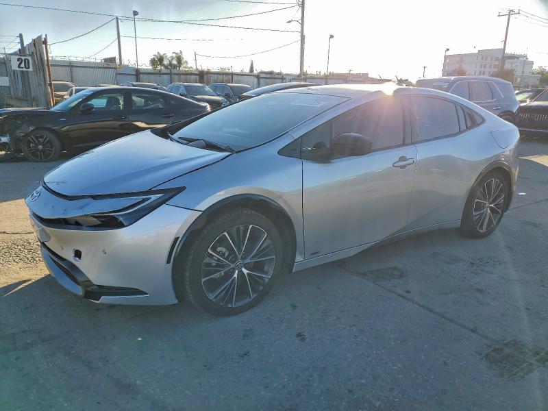 Фото 1 - TOYOTA PRIUS