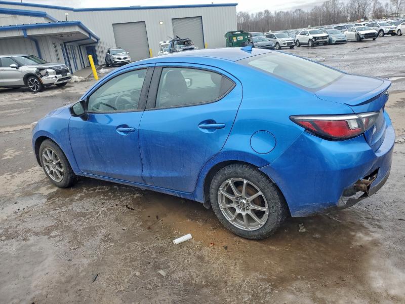 Фото 2 - TOYOTA YARIS