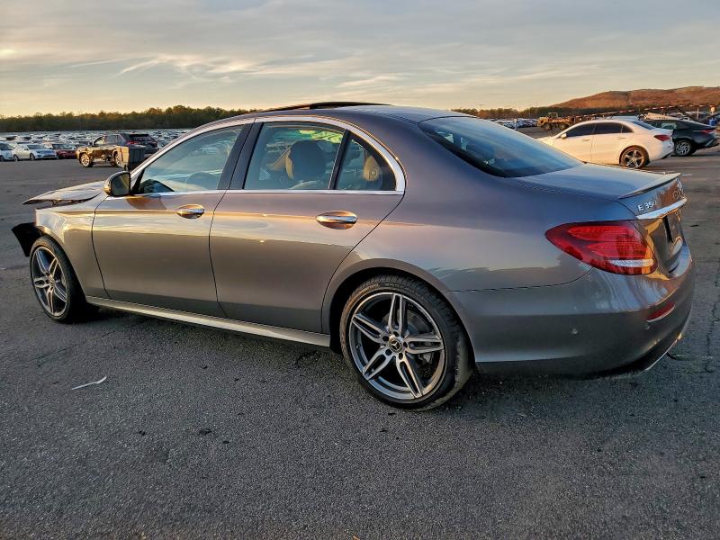 Фото 2 - MERCEDES-BENZ E-CLASS