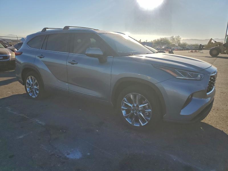 Фото 4 - TOYOTA HIGHLANDER