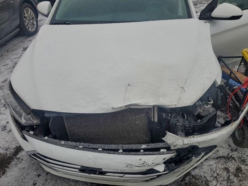 Фото 11 - HYUNDAI ELANTRA