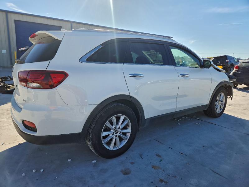 Фото 3 - KIA SORENTO