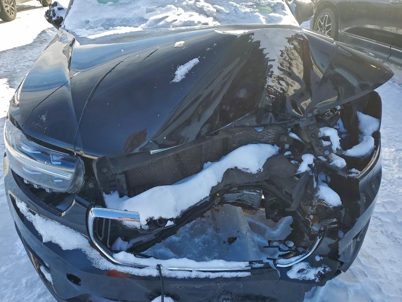 Фото 12 - VOLVO XC40