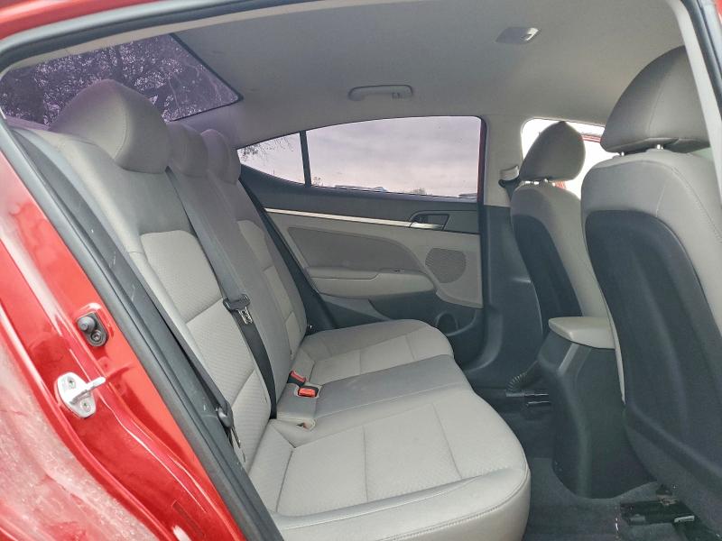 Фото 10 - HYUNDAI ELANTRA