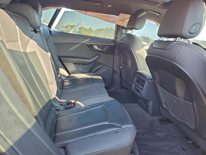 Фото 11 - AUDI Q8