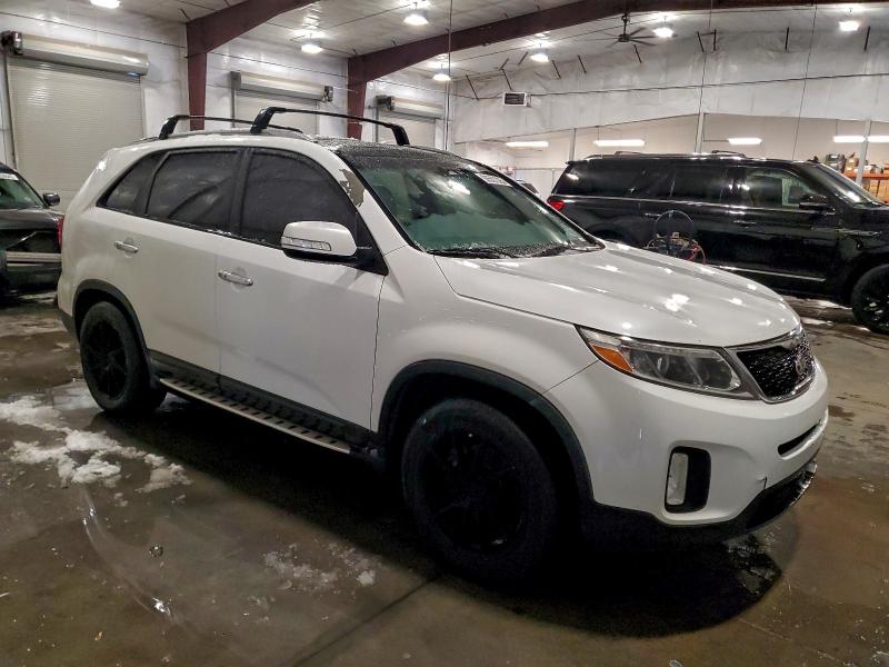 Фото 4 - KIA SORENTO