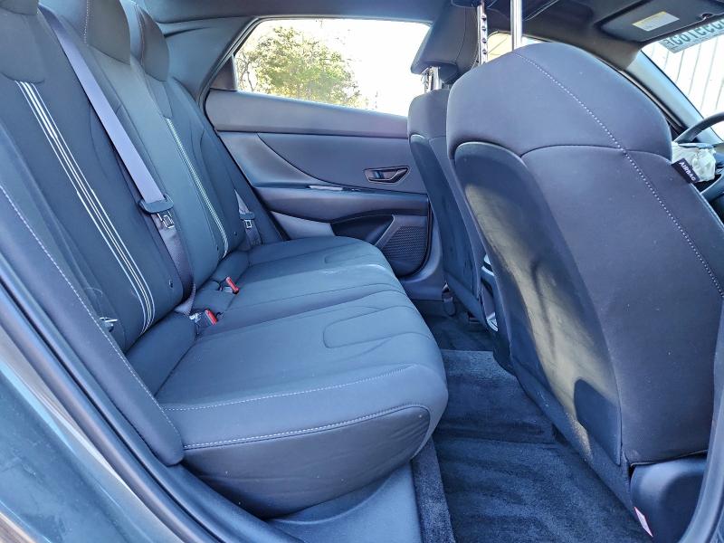 Фото 10 - HYUNDAI ELANTRA