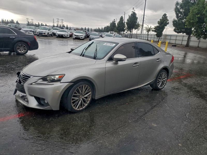 Фото 1 - LEXUS IS