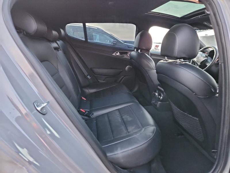 Фото 10 - KIA STINGER