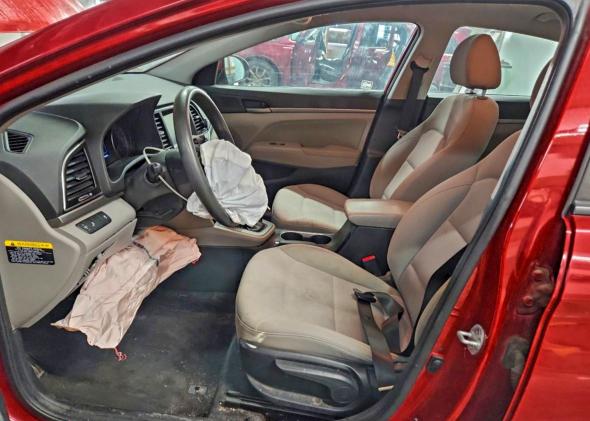 Фото 7 - HYUNDAI ELANTRA