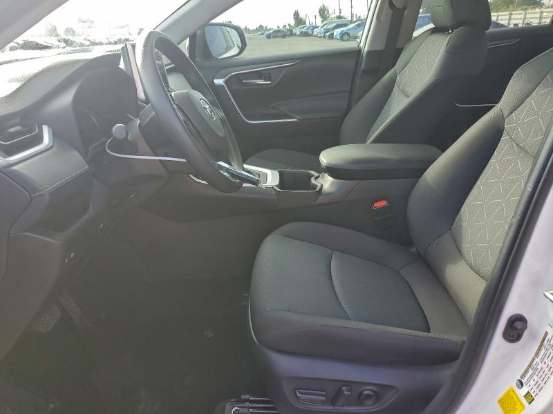 Фото 7 - TOYOTA RAV4