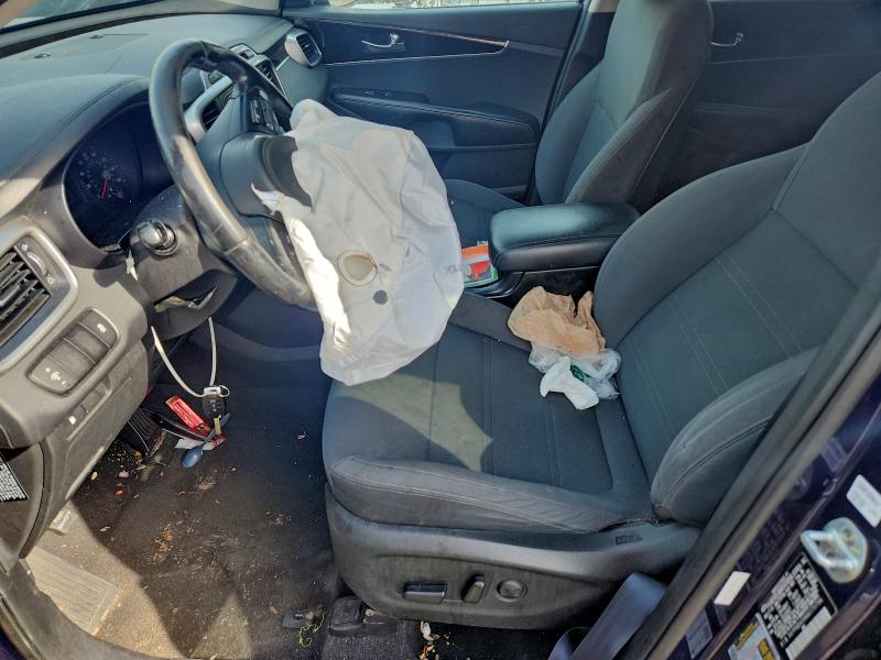 Фото 7 - KIA SORENTO