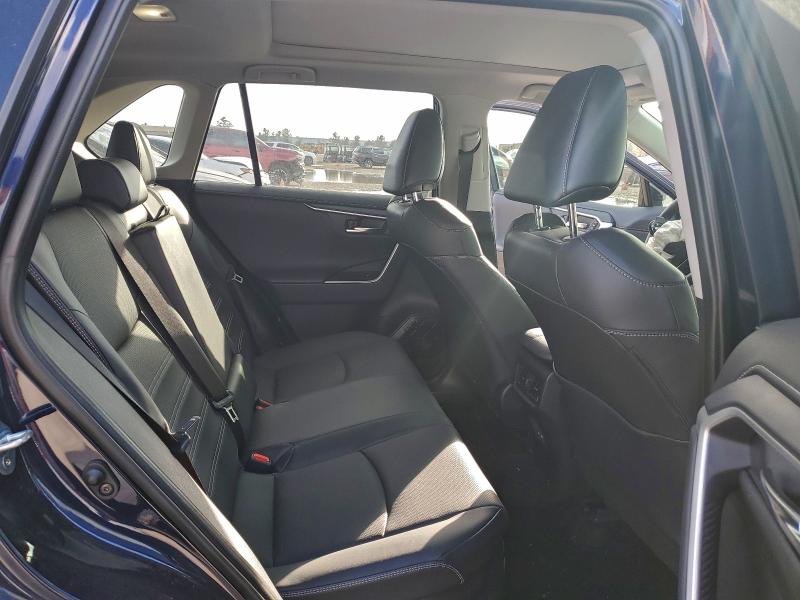 Фото 11 - TOYOTA RAV4