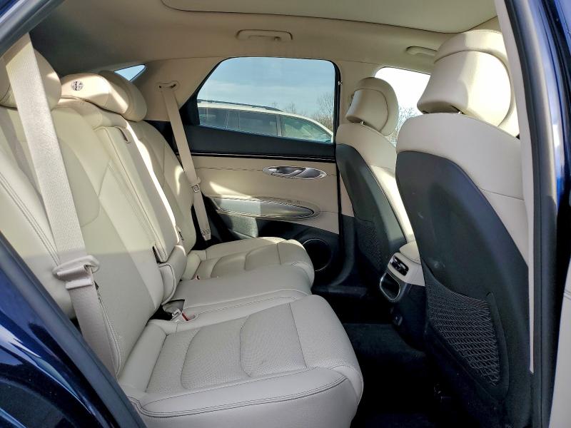 Фото 11 - GENESIS GV70 BASE