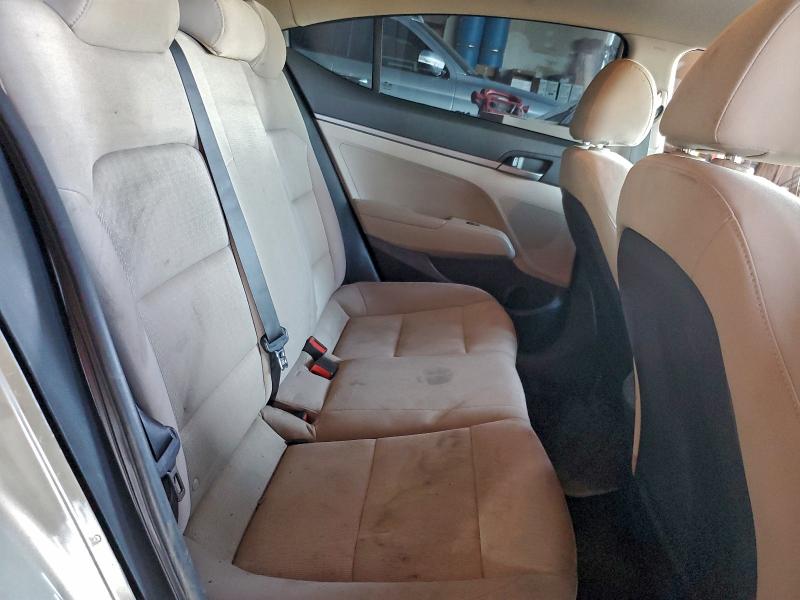 Фото 10 - HYUNDAI ELANTRA