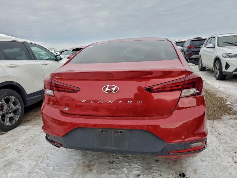 Фото 6 - HYUNDAI ELANTRA