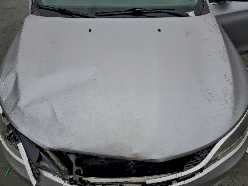 Фото 11 - CHRYSLER 200