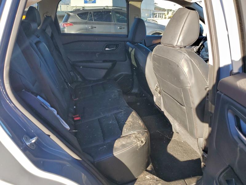 Фото 10 - NISSAN ROGUE