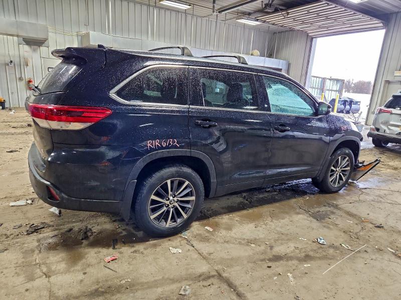 Фото 3 - TOYOTA HIGHLANDER