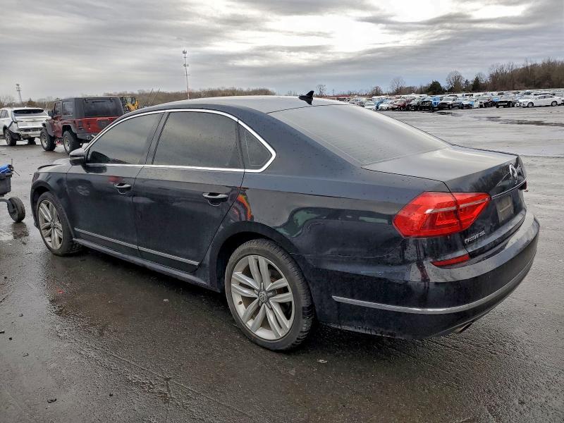 2016 VOLKSWAGEN PASSAT