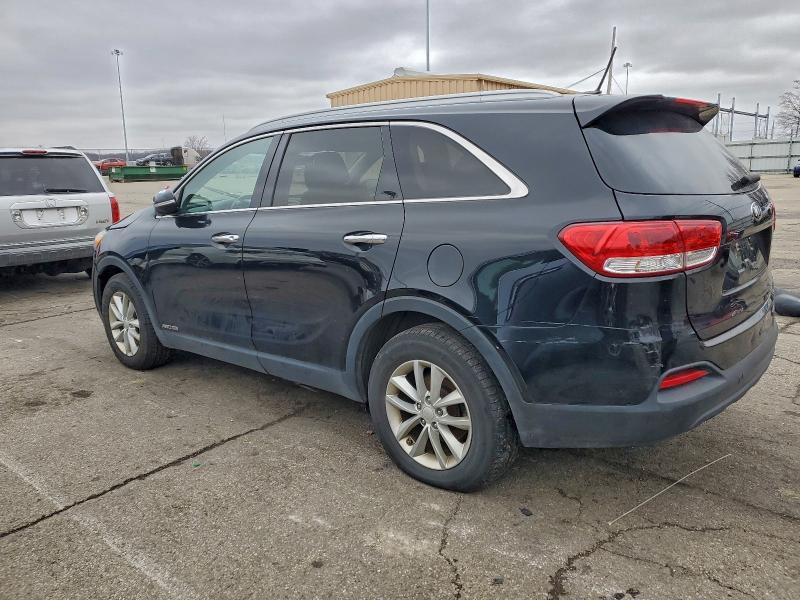 Фото 2 - KIA SORENTO