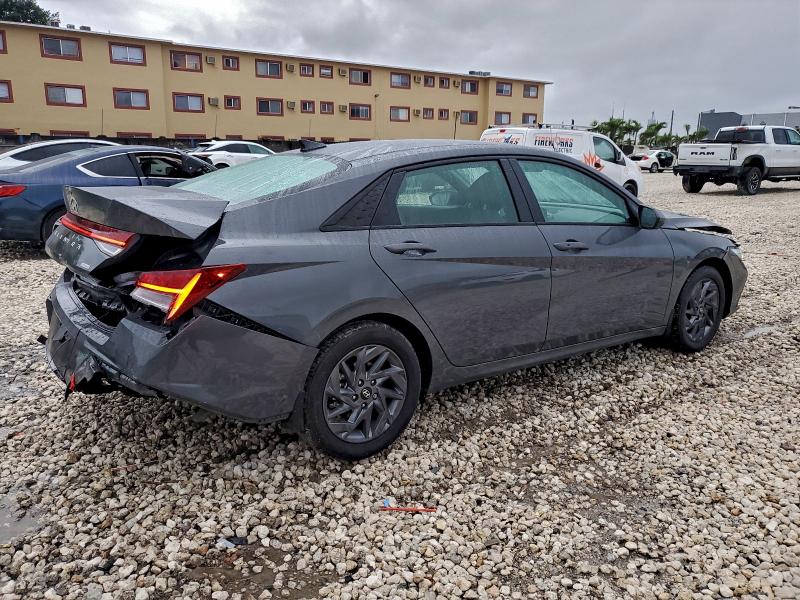 Фото 3 - HYUNDAI ELANTRA