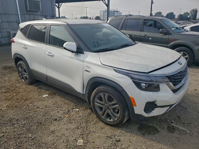 Фото 4 - KIA SELTOS