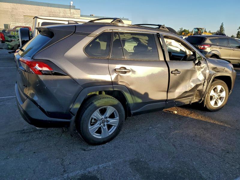 Фото 3 - TOYOTA RAV4