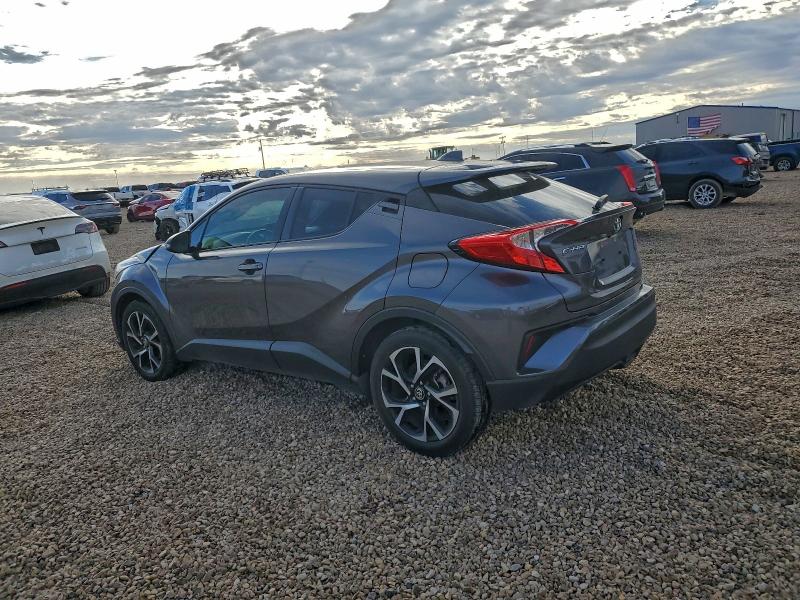 Фото 2 - TOYOTA C-HR