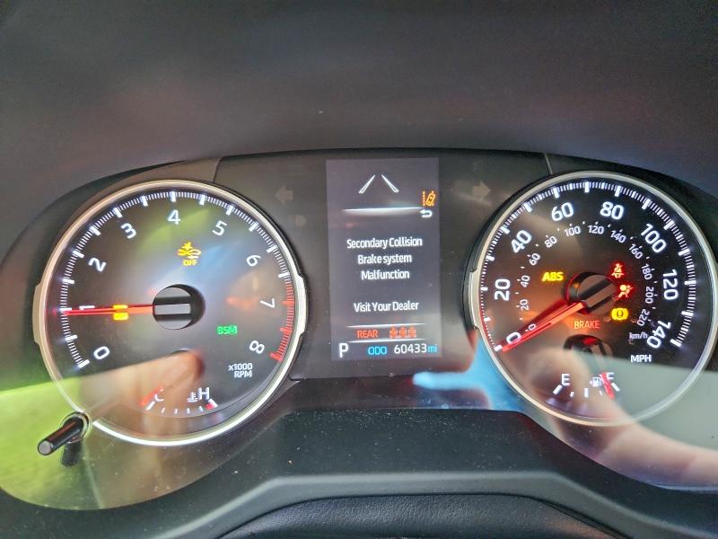 Фото 9 - TOYOTA RAV4