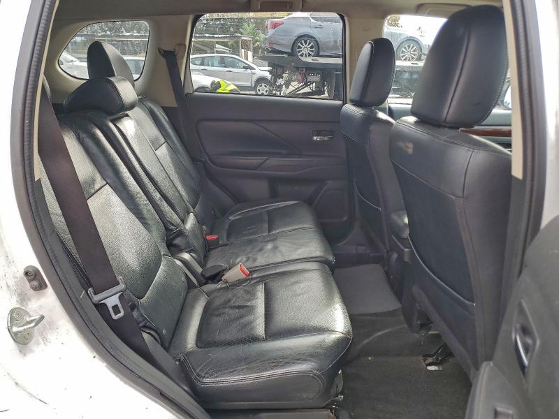 Фото 11 - MITSUBISHI OUTLANDER