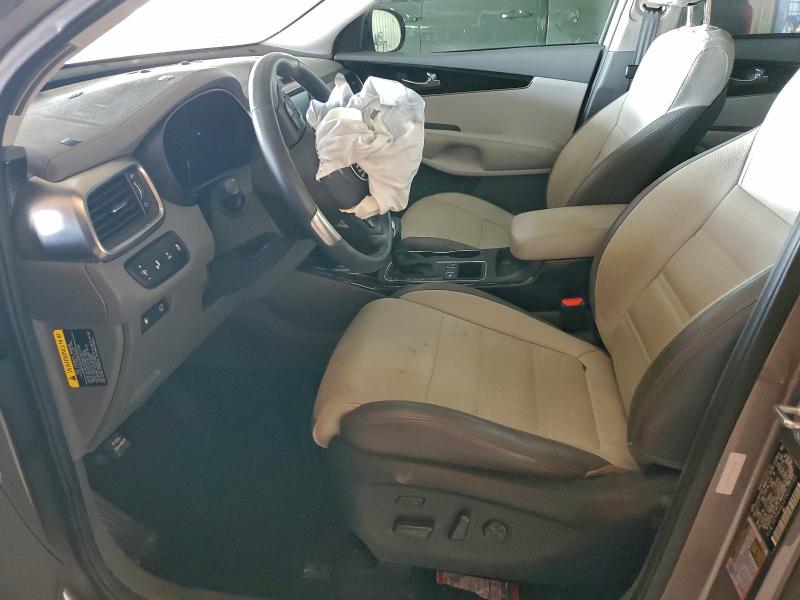 Фото 7 - KIA SORENTO