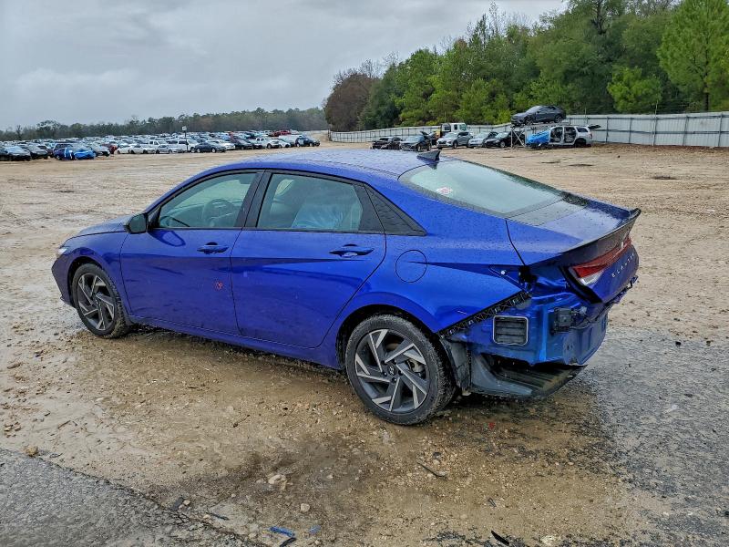 Фото 2 - HYUNDAI ELANTRA