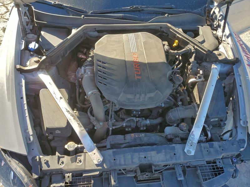 Фото 11 - KIA STINGER