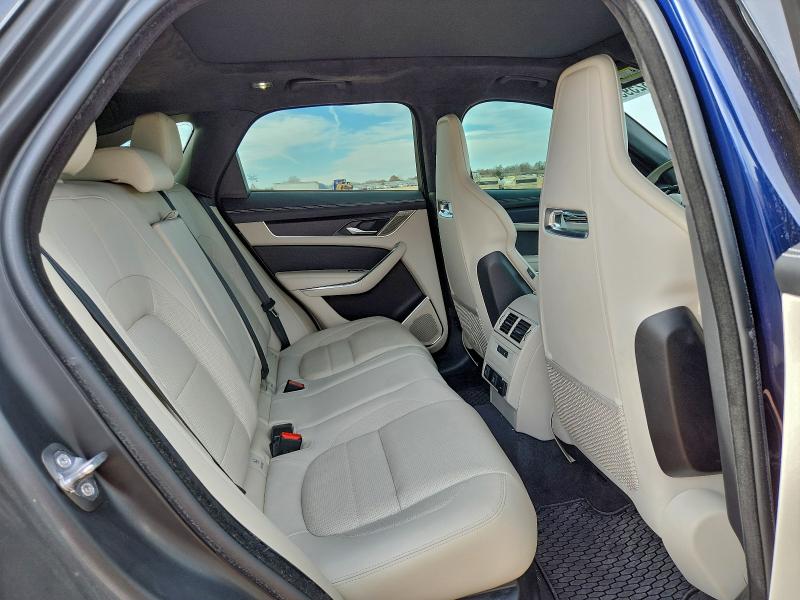 Фото 11 - JAGUAR F-PACE