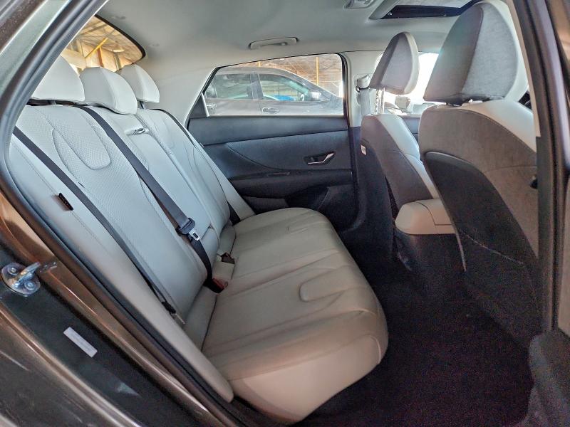 Фото 10 - HYUNDAI ELANTRA