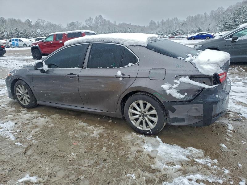 Фото 2 - TOYOTA CAMRY